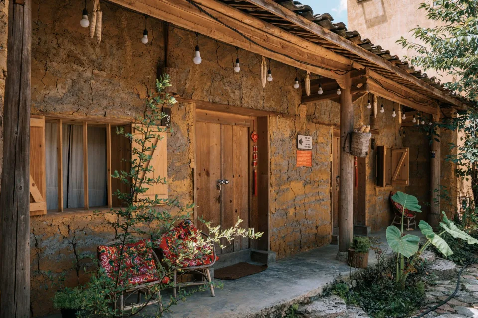 Chủ nhà và nhân viên